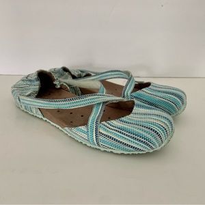 Ahnu Womens Sandals Size 7.5 Blue Striped Cross Straps Closed Toe Mary Jane